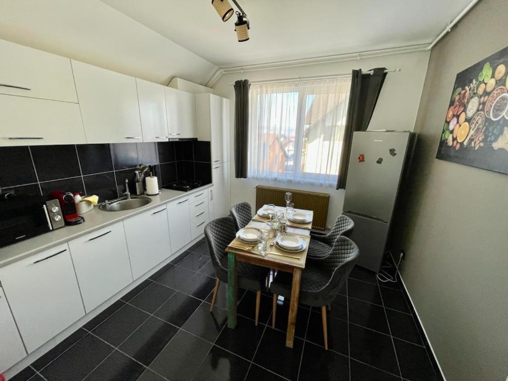N & G Apartments Rîşnov Buitenkant foto